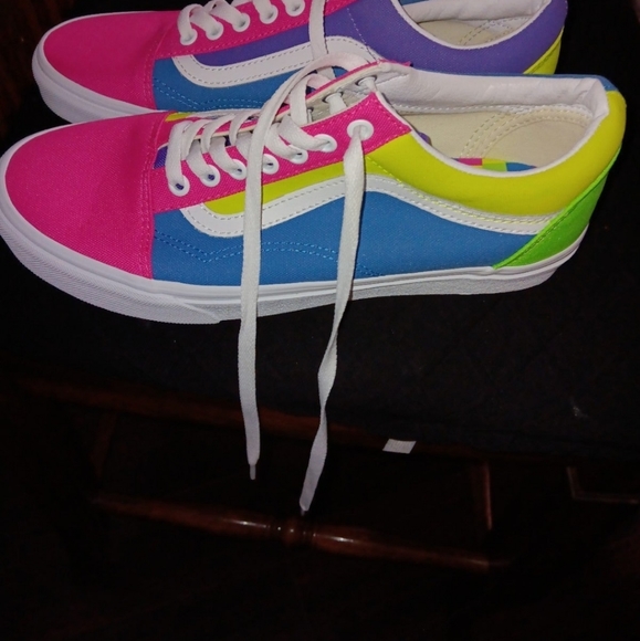 Vans - Picture 2 of 3